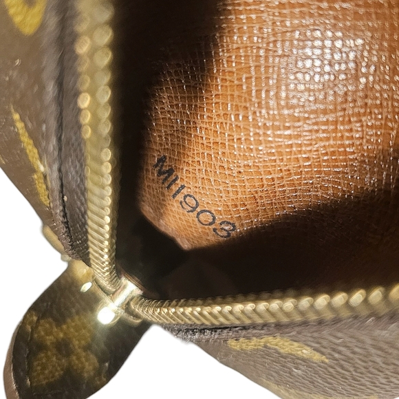 LOUIS VUITTON TROUSSE DEMI RONDE 23 BAG - Picture 10 of 12